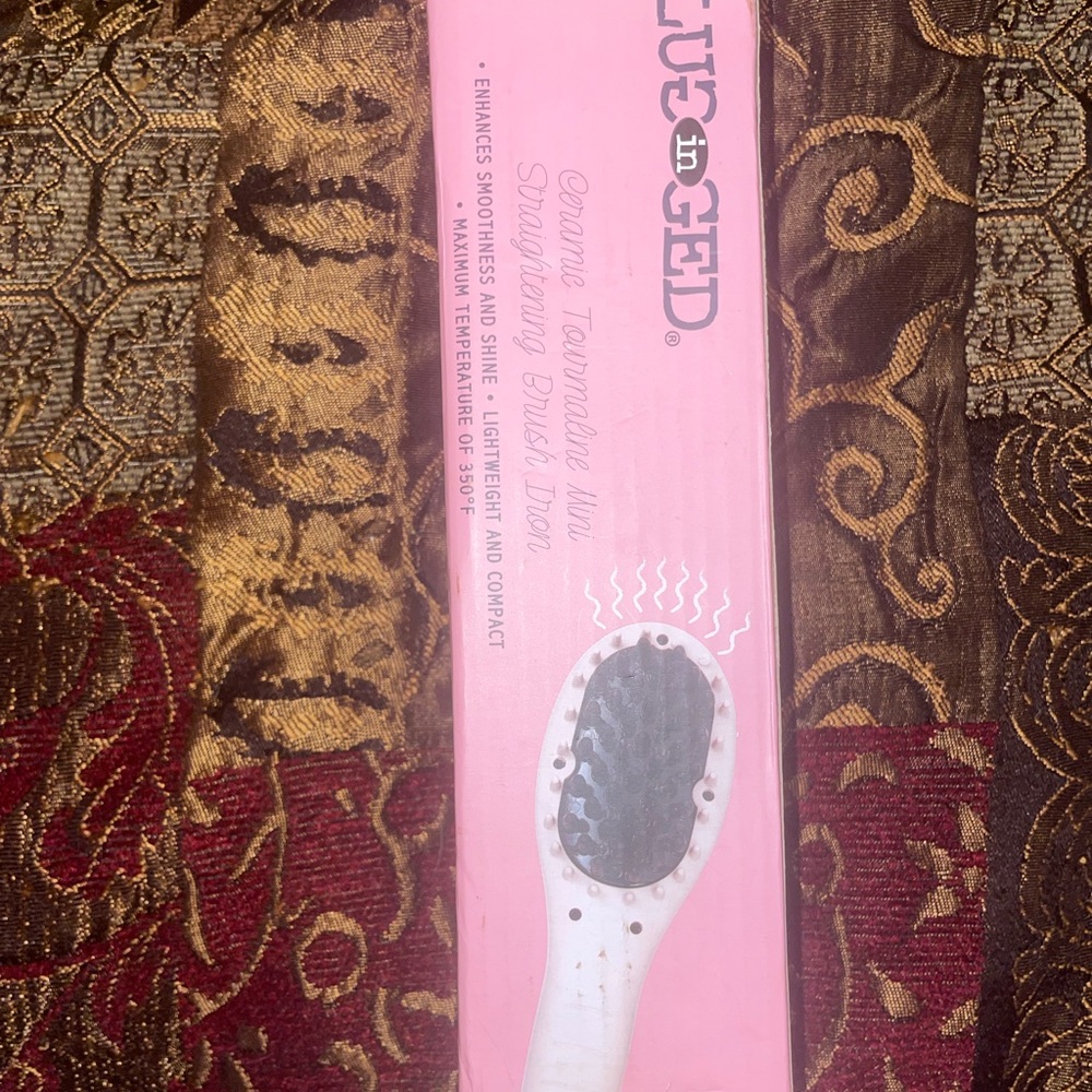 Plugged in straightening brush/brand new